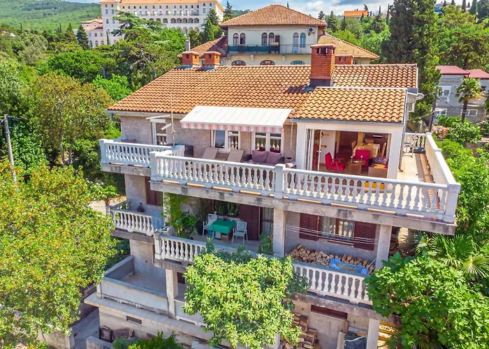 Jarmila Apartment *
